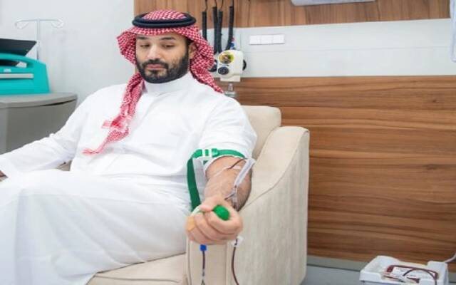 ولي العهد السعودي يتبرع بالدم ويطلق الحملة الوطنية لعام 2026