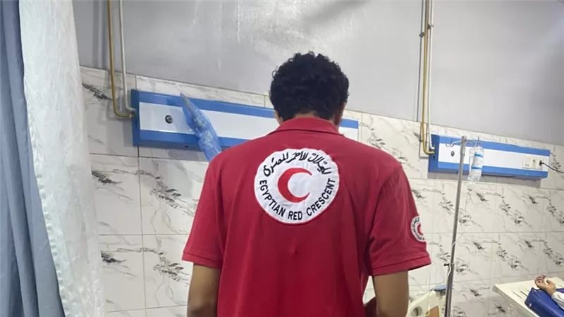 الهلال الأحمر يتحرك ميدانيًا لدعم ضحايا حادث الطريق الأوسطي