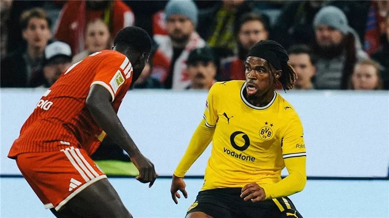 الدوري الألماني، بايرن ميونخ يتقدم على دورتموند 0/1 في الشوط الأول