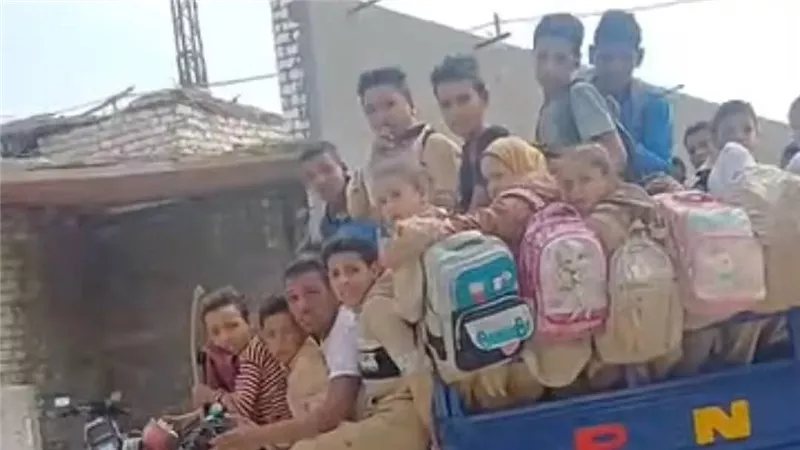 ضبط سائق تروسيكل يعرض حياة التلاميذ للخطر بالفيوم