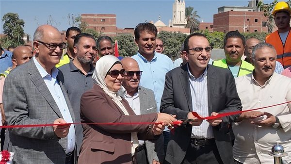 نائب محافظ الإسماعيلية يفتتح محطة صرف ومدرسة