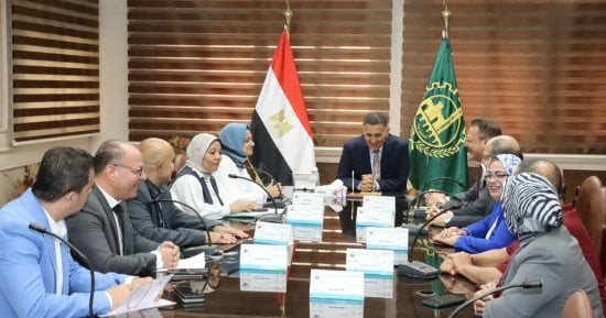 محافظ القليوبية يلتقى مجلس إدارة الهلال الأحمر الجديد