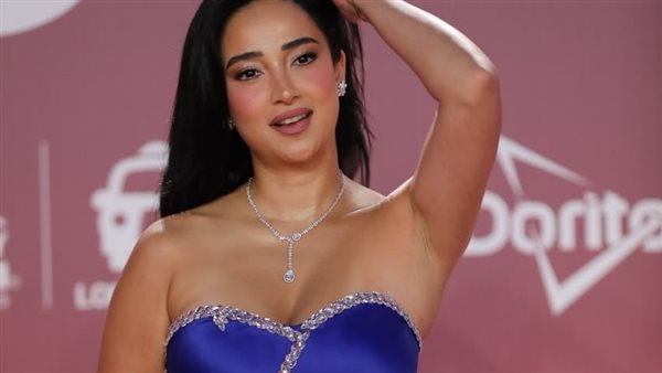 ياسمينا العبد وجنى الأشقر ومايان السيد، النجمات الشابات يتألقن بإطلالات متنوعة في افتتاح الجونة (فيديو)