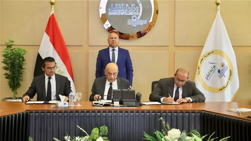تنفيذا لتوجيهات الرئيس، وزير النقل يشهد توقيع مذكرة تفاهم لإنشاء مركز إقليمي للتوزيع والتصدير بميناء الدخيلة