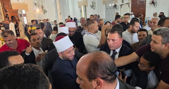 مفتى الجمهورية ووزير الأوقاف ومحافظ السويس يؤدون صلاة الجمعة ببورتوفيق.. فيديو