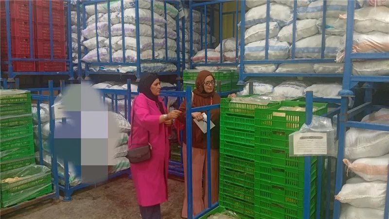 بدون بيانات ومجهولة المصدر، تموين الإسماعيلية يضبط طن شرائح فاكهة ولب داخل ثلاجة كبرى