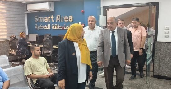 وزير الكهرباء يتفقد إدارة شبكات مدينة الشروق