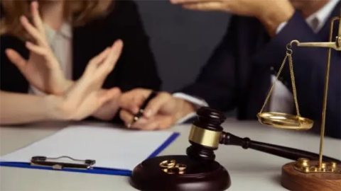 15 سنة حب و3 سنين خطوبة، حنان تلجأ إلى محكمة الأسرة بعد منعها من رؤية أهلها