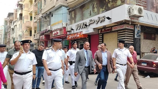سكرتير عام مساعد الإسكندرية ومدير الأمن يتفقدان انضباط حركة المرور ورفع الإشغالات بشارع الآجتية