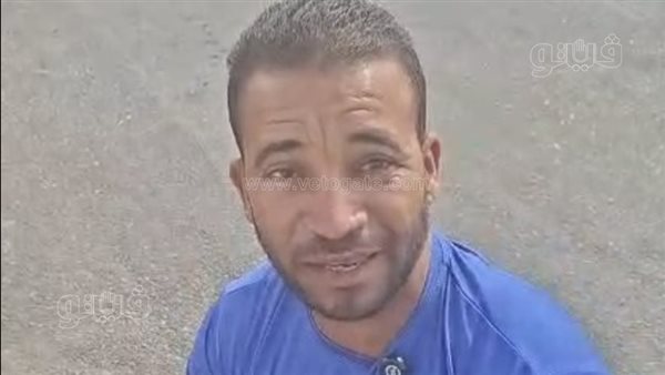 على طريقة "عم غزال"، سيد عبد الستار "طوق نجاة" لسيارات النقل الثقيل بالطريق الصحراوي بقنا (فيديو)
