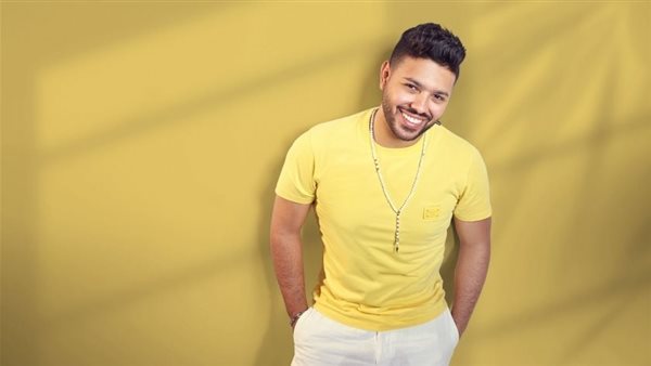 محمد شاهين يجري بروفات حفله الغنائي بمهرجان الموسيقى العربية