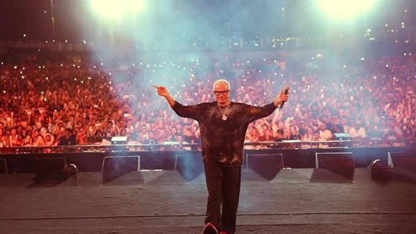 65 عامًا من النجاح.. 10 ألبومات صنعت مجد عمرو دياب في الغناء العربي