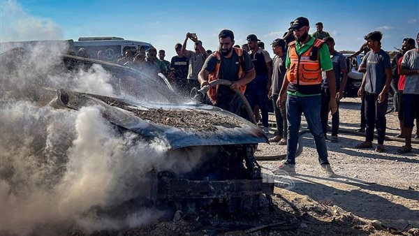 قصف إسرائيلي في غزة واقتحامات في الضفة الغربية