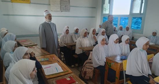رئيس منطقة سوهاج الأزهرية يتابع سير العملية التعليمية بمعهد فتيات المزالوة