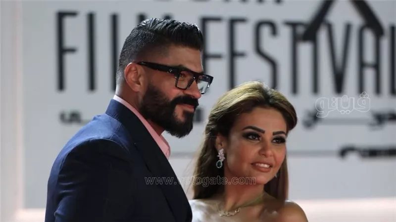 لقطات رومانسية لـ الكابلز، خالد سليم ومحمد علاء مع زوجتيهما في حفل ختام الجونة(فيديو)