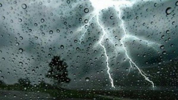 برق وأمطار في مدينة القصير بالبحر الأحمر، تقلبات جوية تضرب المنطقة اليوم (فيديو)