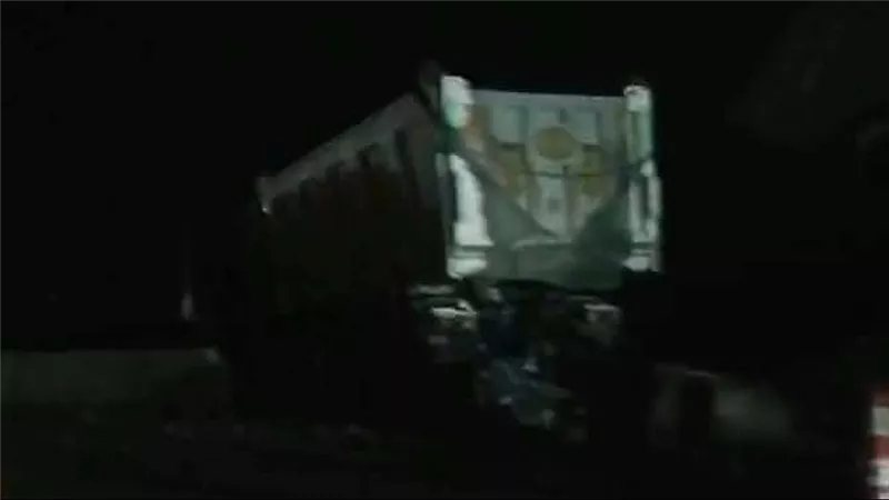 4 جثامين و60 مصابا، الصور الأولى لحادثي طريق المنيا الصحراوي المروعين
