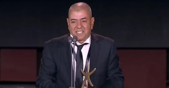 مهرجان الجونة يكرم خبير الإضاءة حسن السيد في افتتاح دورته التاسعة