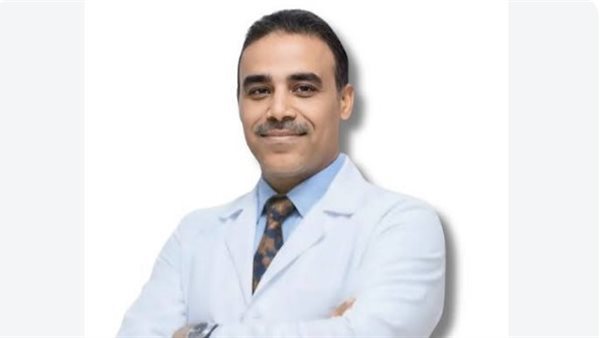 أول مصري وعربي ينال اللقب.. الدكتور هشام الغزالي يحصل على جائزة «سفير الأورام العالمي»