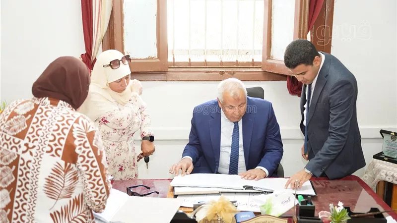 محافظ مطروح يتابع انتظام الدراسة بالمدارس الثانوية ويراجع سجلات الغياب