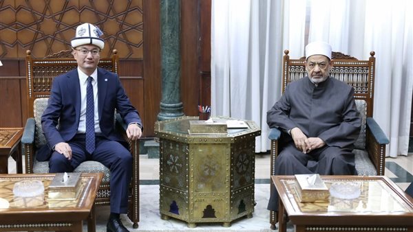 سفير قيرغيزستان يطلب من شيخ الأزهر زيادة أعداد المبتعثين والمنح الدراسية