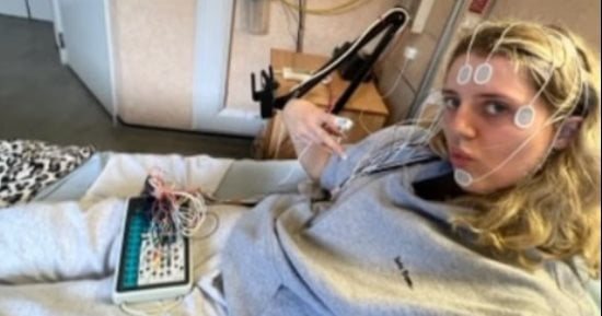 تسقط على الأرض عاجزة عن الحركة والكلام.. بريطانية تعانى من النوم القهرى