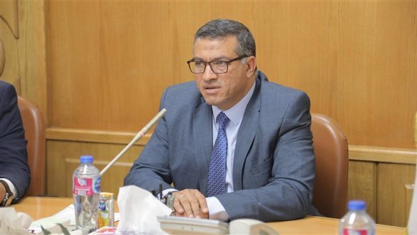 استجابة لشكاوى المواطنين، محافظ قنا يوجه بمد خط سير السرفيس إلى منطقة الهجان