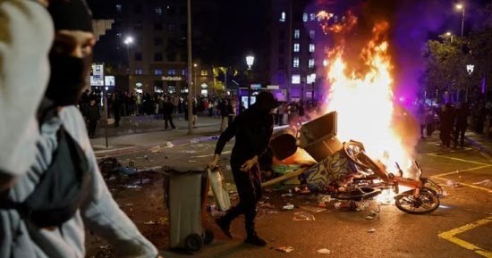 128 موقوفا فى شغب برشلونة.. تيك توك يشعل الفوضى ويعيد ذكريات 2019