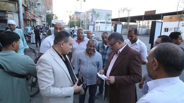 محافظ قنا يتابع تطوير شارع الشنهورية وتحسين المظهر الحضاري