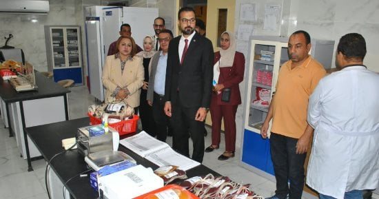 وكيل صحة سوهاج يتفقد بنك الدم الإقليمي ويشيد بطبيق معايير الجودة ومكافحة العدوى