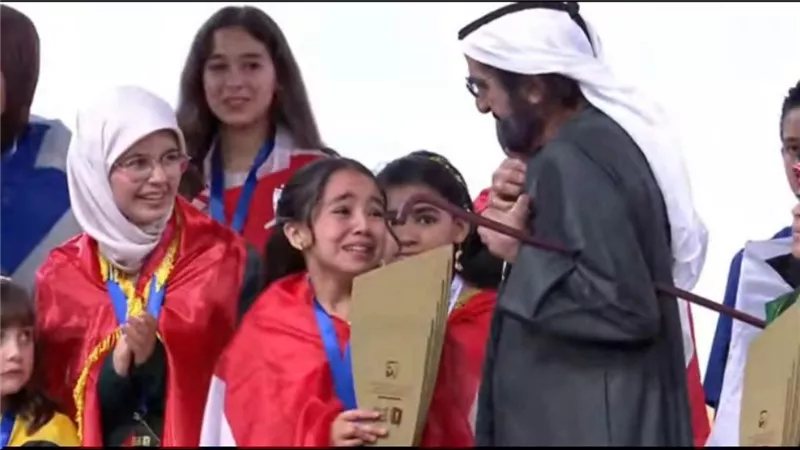 وزير التعليم يهنئ الطالبة ميار محمد رجب عثمان لفوزها بلقب بطل تحدي القراءة العربي