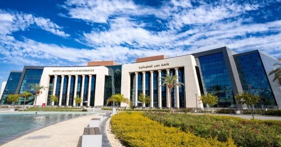 جامعة مصر للمعلوماتية تؤهل 500 طالب في تحليل البيانات