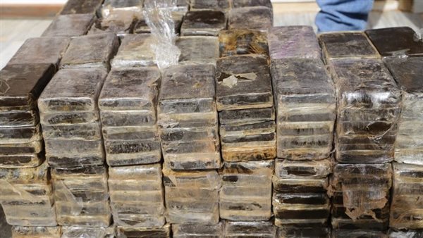 مباحث الإسماعيلية تضبط 1000 فرش حشيش ومكبس وسلاح ناري في 3 مراكز