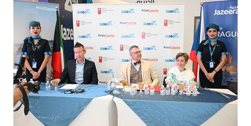 «الجزيرة» و«السياحة التشيكية» تحتفلان بإطلاق أولى الرحلات الشتوية إلى براغ