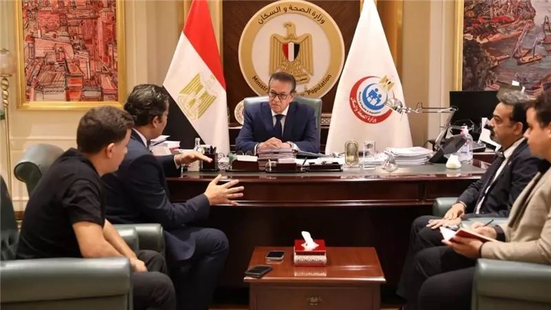 محاسبة المتجاوزين لمنع تكرارها، وزير الصحة يستقبل الصحفي بطل واقعة مستشفى 6 أكتوبر