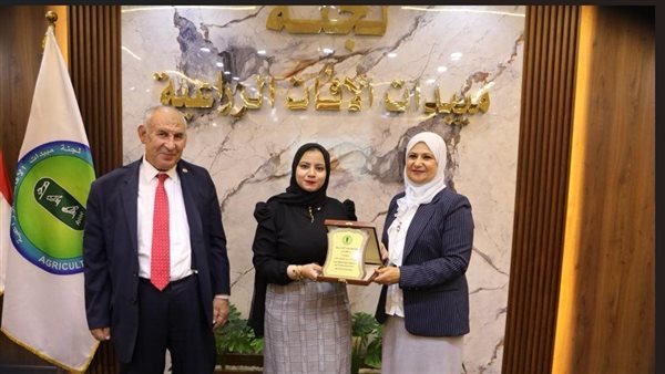 تكريم مهندسة شابة لإنتاج الأعداء الحيوية، مبادرة لتقليل الاعتماد على المبيدات الكيميائية