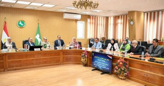 محافظ الشرقية يوجه بتوفير فرص عمل بالقطاع الخاص وإعانات عاجلة