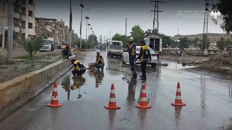 فتح أغلب الطرقات التي تضرّرت بسبب العاصفة في دير الزور