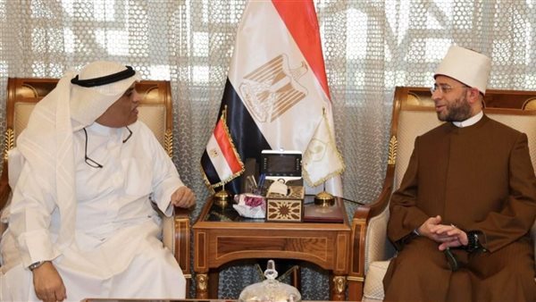 وزير الأوقاف يبحث مع مدير المكتب الكويتي للمشروعات الخيرية بالقاهرة آفاق التعاون المشترك