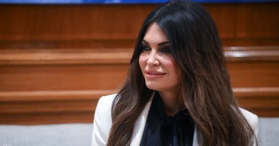 "سفيرة أمريكا باليونان" استقالت أم أقيلت.. ومعركة التشكيك في السلوك؟