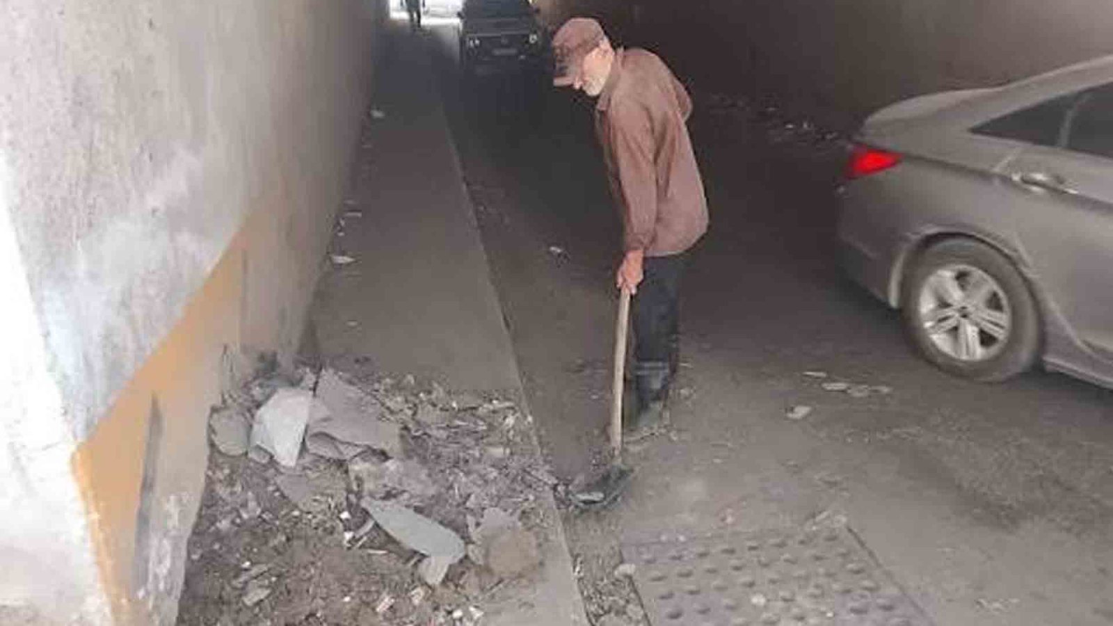 استعداداً للشتاء.. صيانة شبكة تصريف مياه الأمطار في دمشق