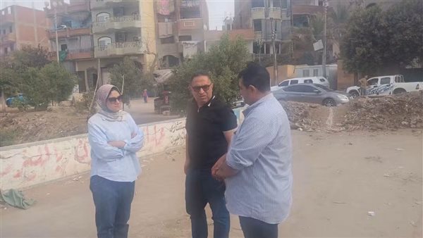 للتأكد من سلامته الإنشائية، نائب محافظ القليوبية تتابع غلق كوبري ميت عاصم ببنها