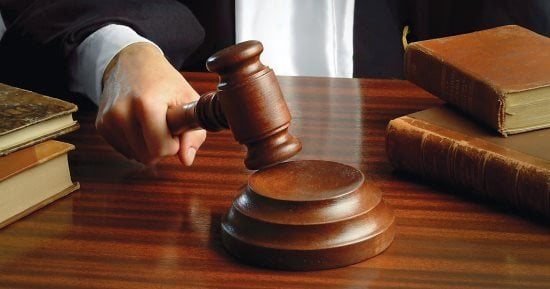 شيك على بياض.. توقيع قد يتحول إلى أزمة.. كيف تحمي نفسك من ورقة توقعها؟