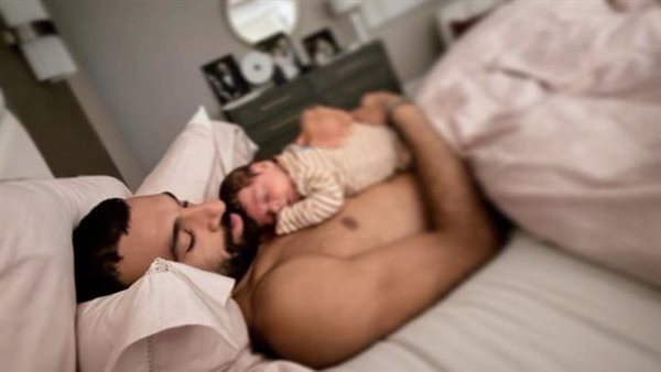 الظهور الأول لـ ليل رفقة محمد صلاح