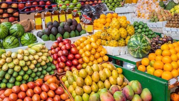 أسعار الفاكهة اليوم، البرقوق والخوخ بـ 75 جنيها وقفزة في الكاكا والمانجو نعومي