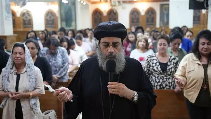 الأنبا فيلوباتير يعقد لقاء لزوجات كهنة إيبارشية أبو قرقاص