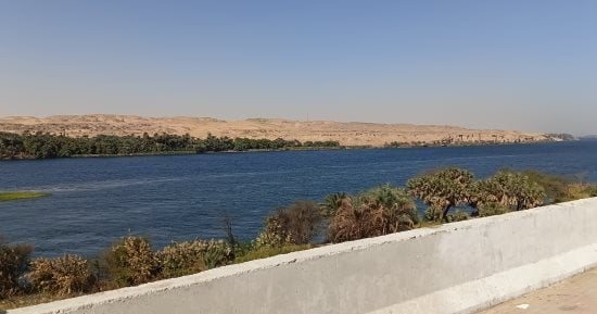 ممشي أبو هور بأسوان لوحة فنية علي النيل يخدم الأهالي والسياح.. صور
