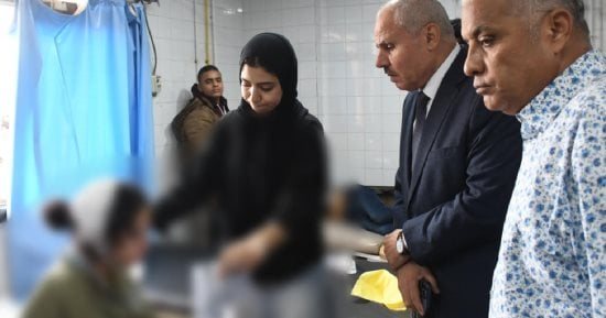 رئيس جامعة قناة السويس يطمئن على طالبة أصيبت فى حادث دراجة بخارية
