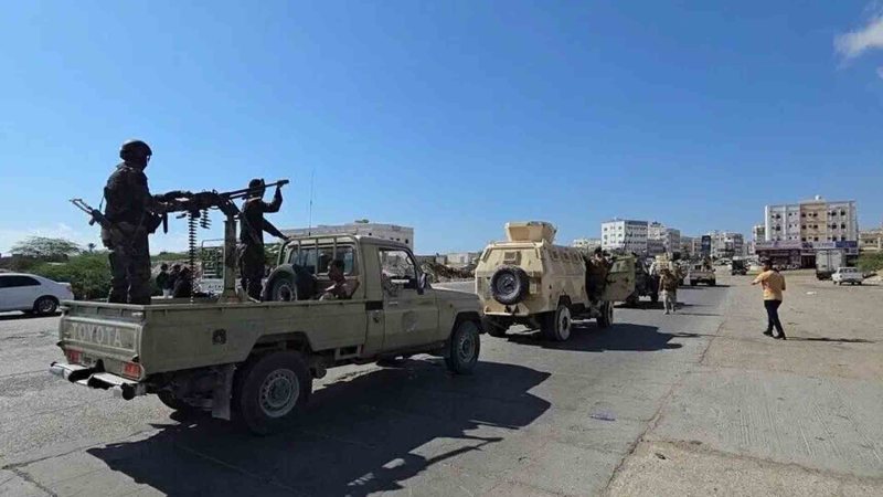 تواصل المعارك على جبهات تعز ومأرب.. قتلى ونازحون وتصعيد حوثي ضد السعودية