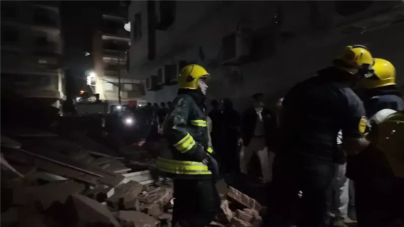 اللقطات الأولى من موقع انهيار عقار مكون من 5 طوابق في طنطا (فيديو)